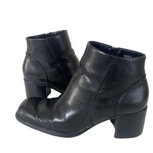 WHITE MOUNTAIN Black Leather Zip Up Ankle Boots